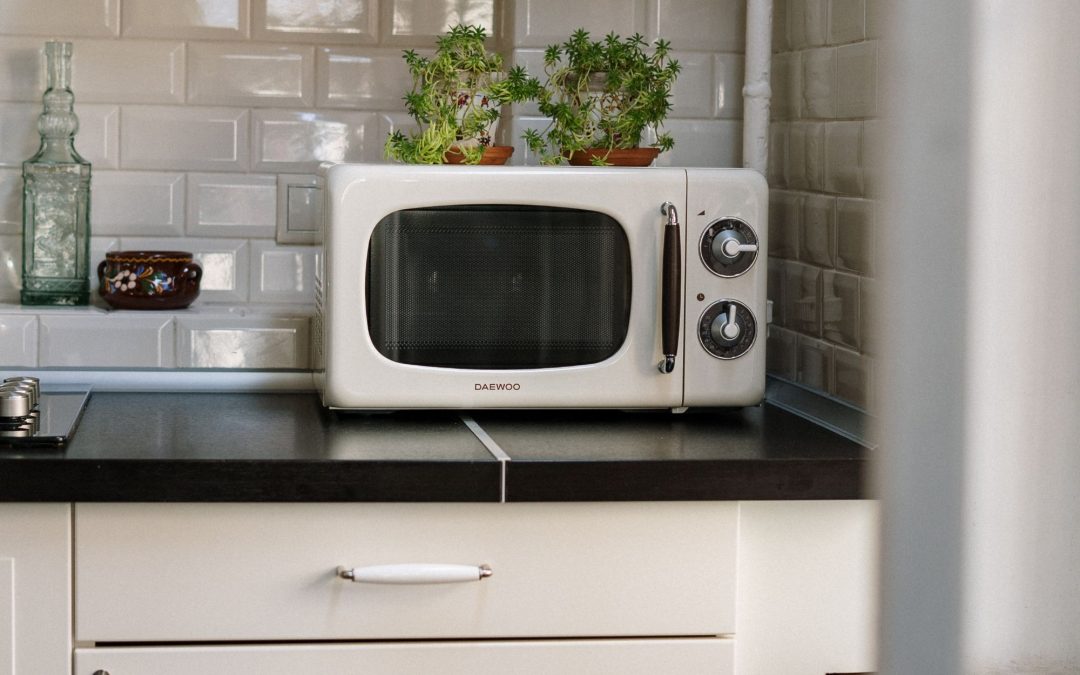 Sparkling Clean: The Ultimate Guide to Cleaning Your Microwave Oven